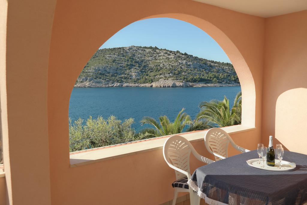 Apartments puntaplanka direkt am meer Rogoznica  Bagian luar foto