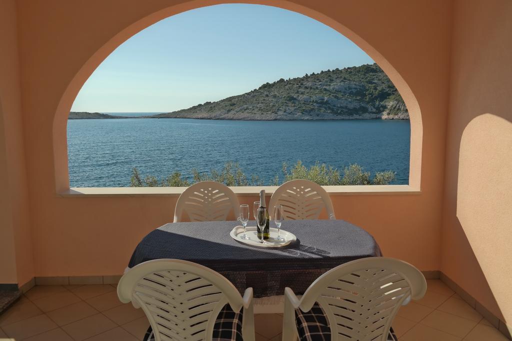 Apartments puntaplanka direkt am meer Rogoznica  Bagian luar foto