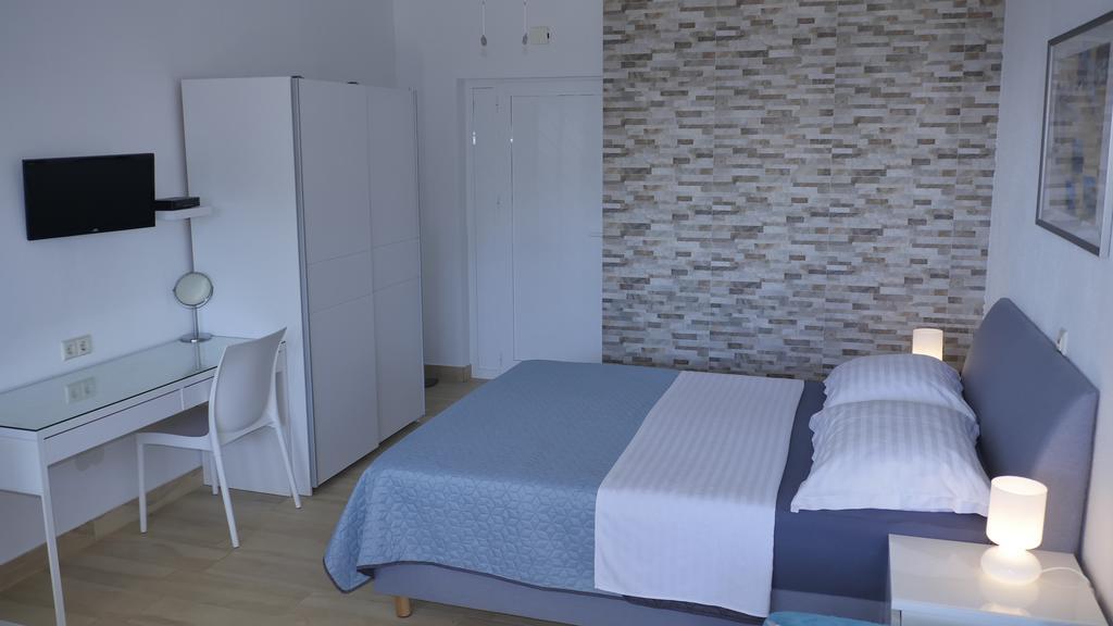 Apartments puntaplanka direkt am meer Rogoznica  Bagian luar foto