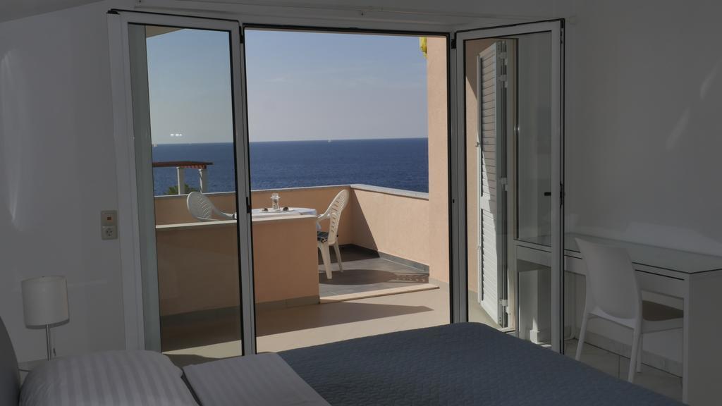 Apartments puntaplanka direkt am meer Rogoznica  Bagian luar foto